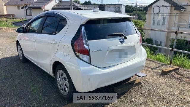 Toyota AQUA 2016-07 8281677-13