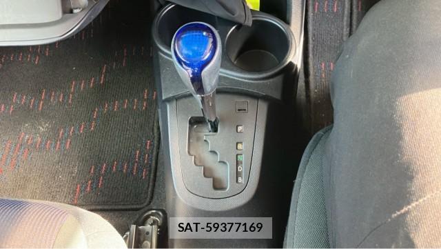 Toyota AQUA 2016-07 8281677-14