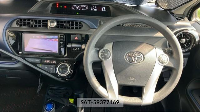 Toyota AQUA 2016-07 8281677-16