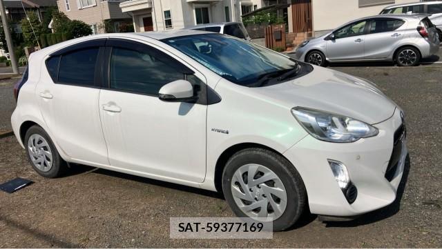 Toyota AQUA 2016-07 8281677-3