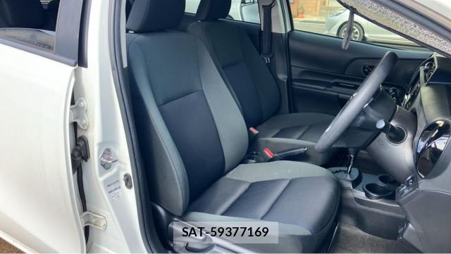 Toyota AQUA 2016-07 8281677-5