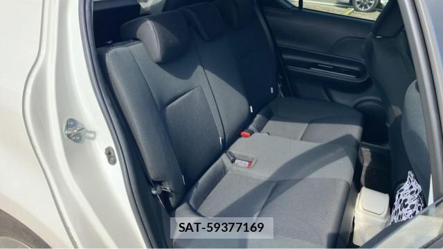Toyota AQUA 2016-07 8281677-6