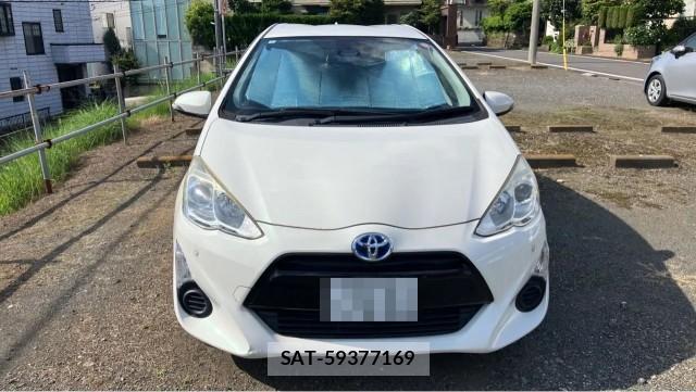 Toyota AQUA 2016-07 8281677-9