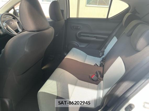 Toyota AQUA 2013-08 8282043-6
