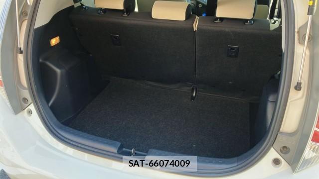 Toyota AQUA 2013-08 8282057-17