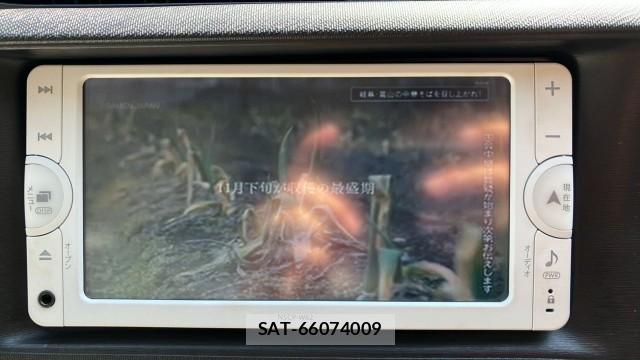 Toyota AQUA 2013-08 8282057-4