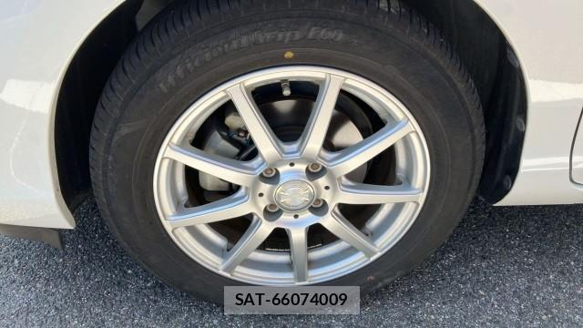 Toyota AQUA 2013-08 8282057-8