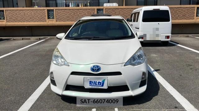 Toyota AQUA 2013-08 8282057-9