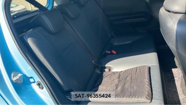 Toyota AQUA 2013-12 8282058-6