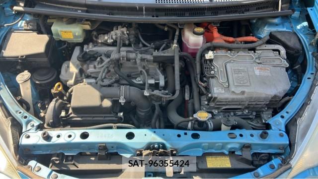 Toyota AQUA 2013-12 8282058-7