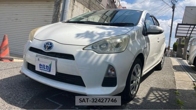 Toyota AQUA 2013-11 8282141-0