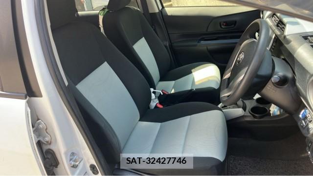 Toyota AQUA 2013-11 8282141-5