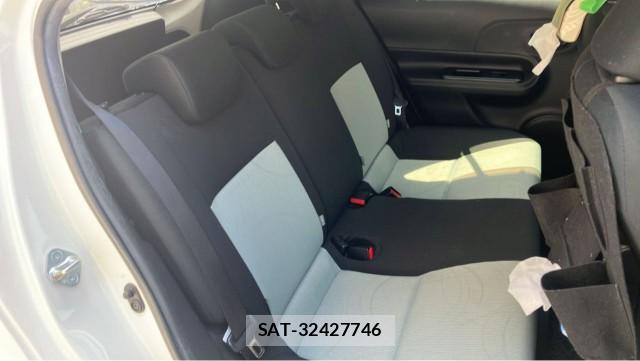 Toyota AQUA 2013-11 8282141-6