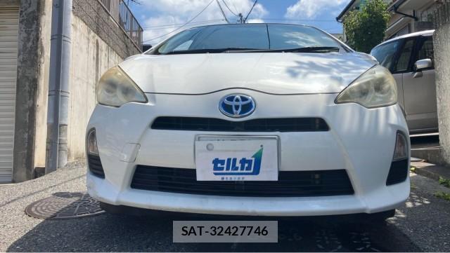Toyota AQUA 2013-11 8282141-9