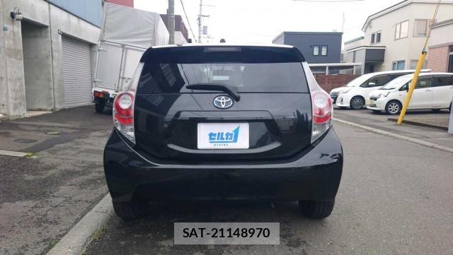 Toyota AQUA 2013-03 8282319-1