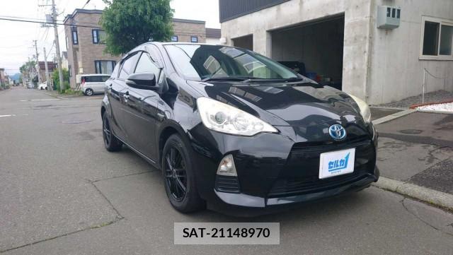 Toyota AQUA 2013-03 8282319-11
