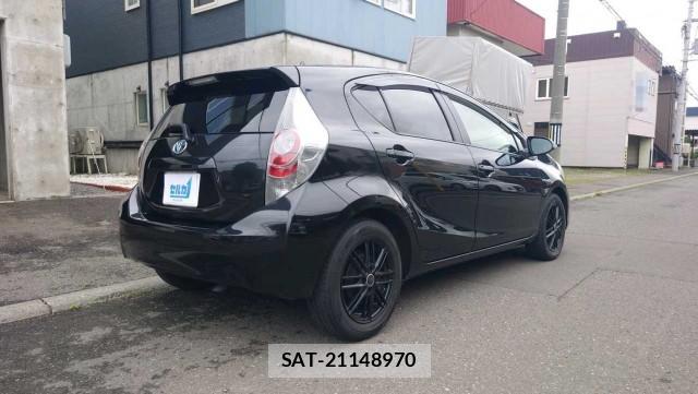 Toyota AQUA 2013-03 8282319-12