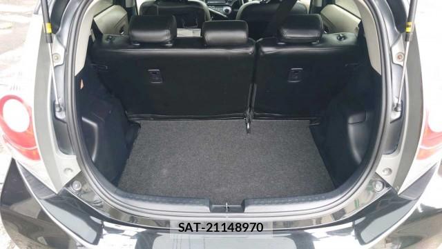 Toyota AQUA 2013-03 8282319-17