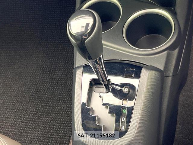 Toyota AQUA 2019-01 8282622-18