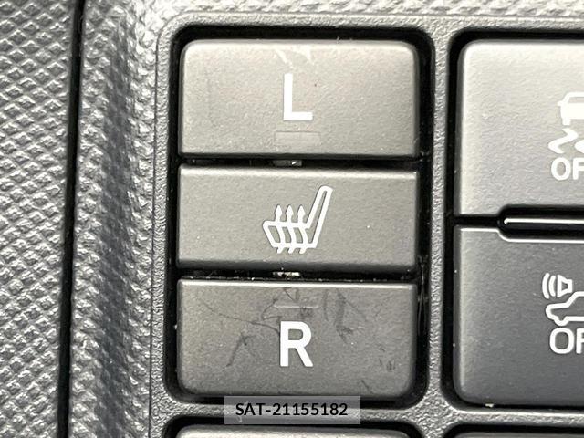 Toyota AQUA 2019-01 8282622-6