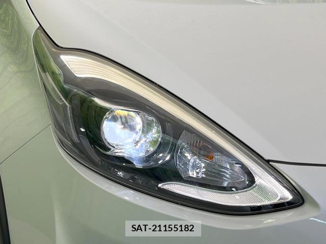 Toyota AQUA 2019-01 8282622-9