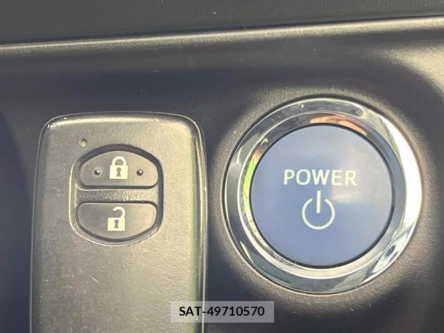 Toyota AQUA 2016-03 8282629-3