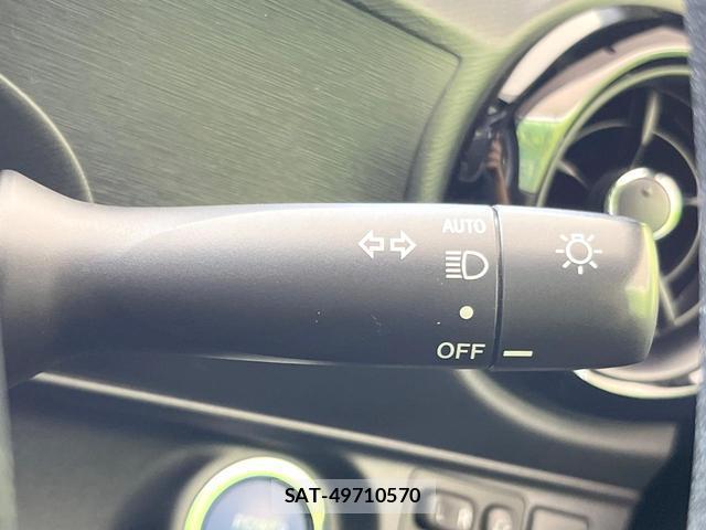 Toyota AQUA 2016-03 8282629-6