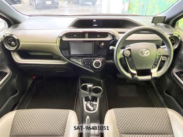 Toyota AQUA 2019-12 8282630-1