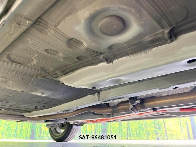 Toyota AQUA 2019-12 8282630-18