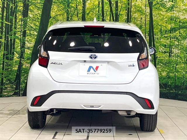 Toyota AQUA 2023-06 8282660-14