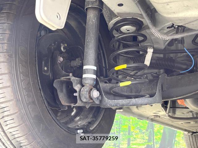 Toyota AQUA 2023-06 8282660-19