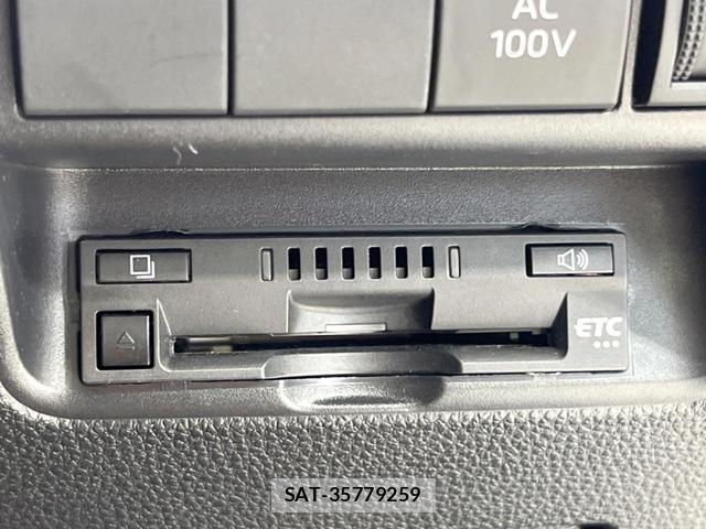 Toyota AQUA 2023-06 8282660-5
