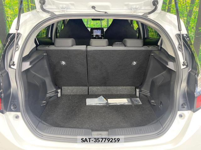 Toyota AQUA 2023-06 8282660-9