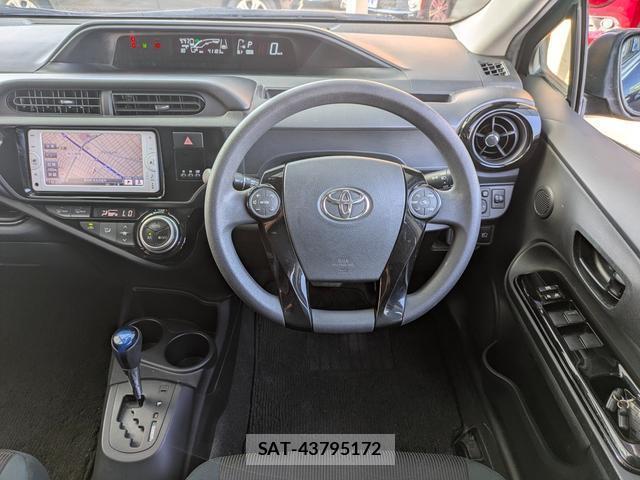 Toyota AQUA 2016-09 8282692-17