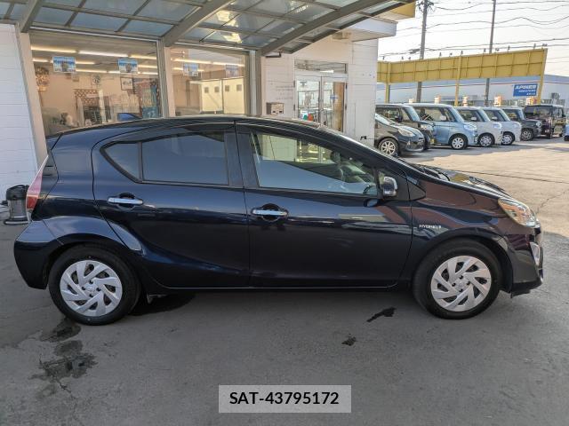 Toyota AQUA 2016-09 8282692-3