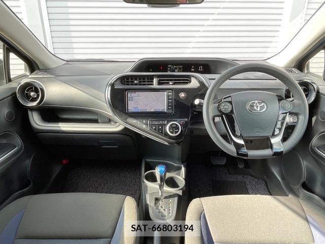 Toyota AQUA 2017-11 8282856-1