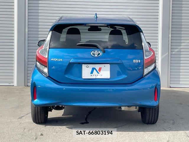 Toyota AQUA 2017-11 8282856-13