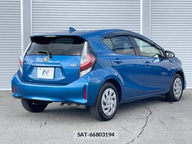 Toyota AQUA 2017-11 8282856-15