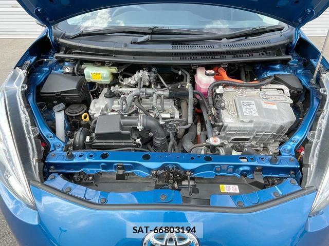 Toyota AQUA 2017-11 8282856-16