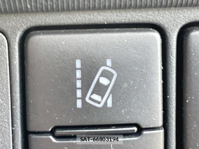 Toyota AQUA 2017-11 8282856-5