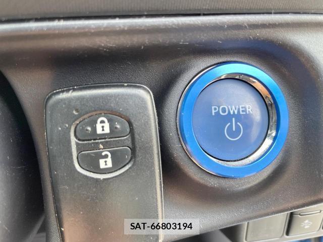 Toyota AQUA 2017-11 8282856-6