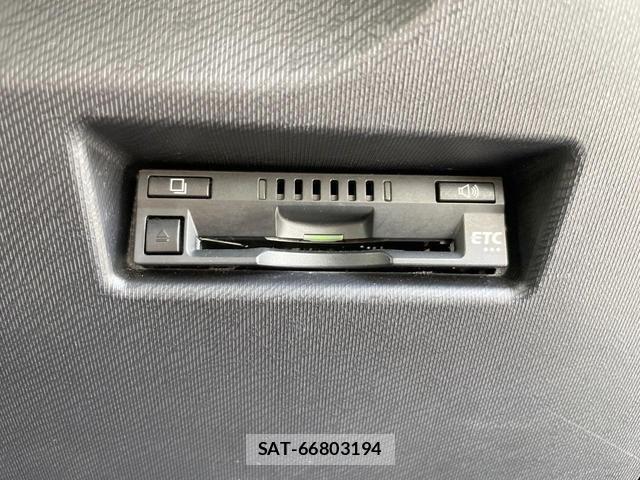 Toyota AQUA 2017-11 8282856-7
