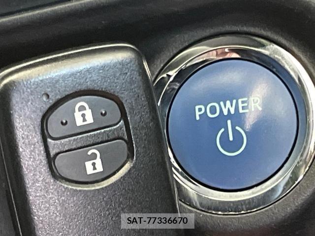 Toyota AQUA 2015-09 8283019-4