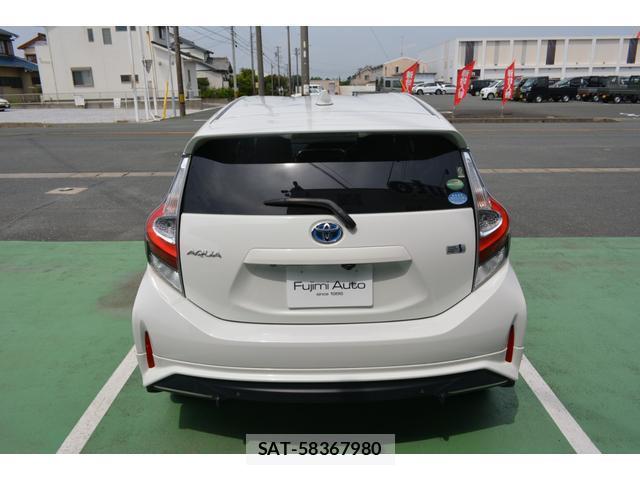 Toyota AQUA 2017-10 8283240-10