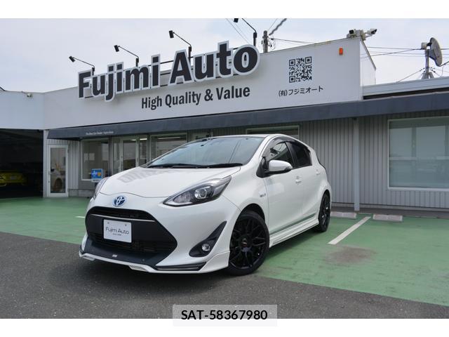 Toyota AQUA 2017-10 8283240-11