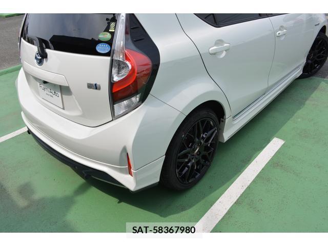 Toyota AQUA 2017-10 8283240-12