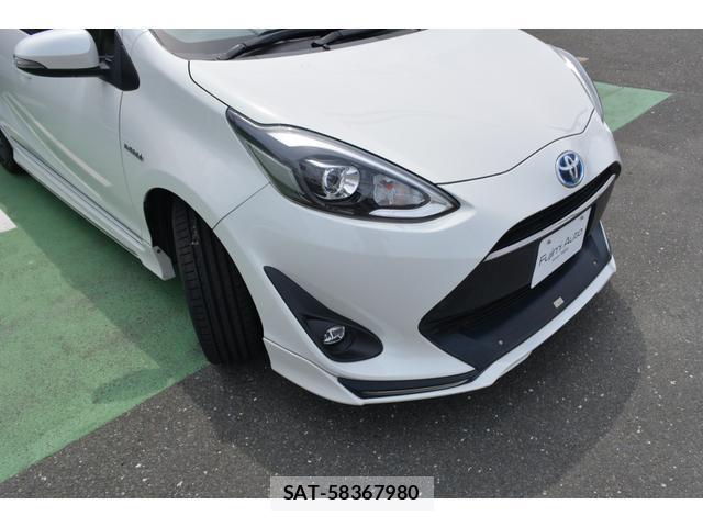Toyota AQUA 2017-10 8283240-17