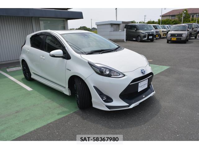 Toyota AQUA 2017-10 8283240-18