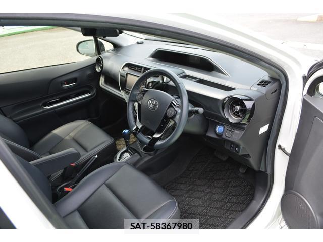 Toyota AQUA 2017-10 8283240-2