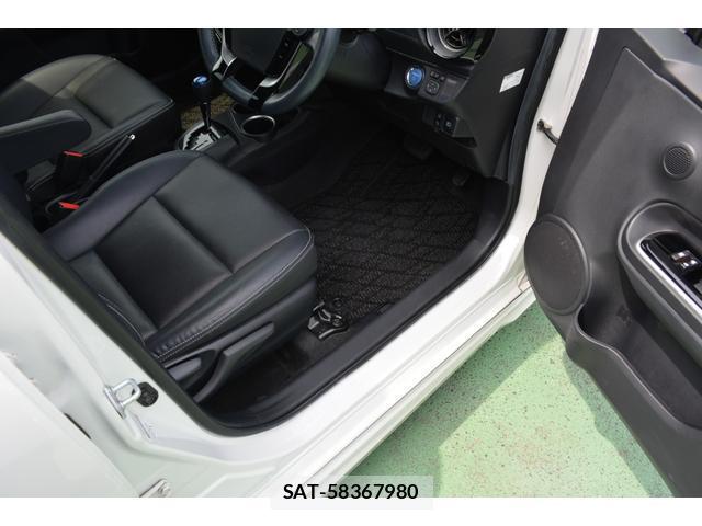 Toyota AQUA 2017-10 8283240-3